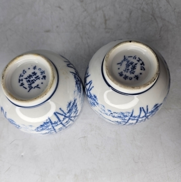 A pair of sake cups/soy‎ sauce dishes - Picture 2 of 5
